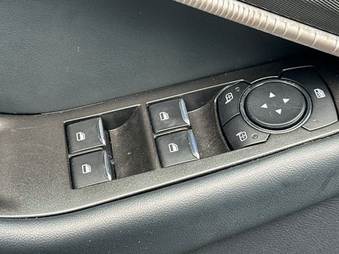 Used 2025 Ford Explorer ST-Line w/ ST-Line Street Pack image 12