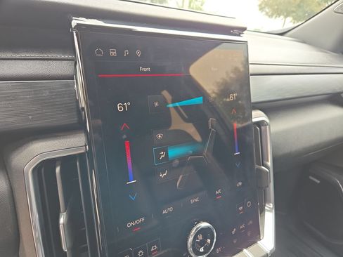 Used 2025 GMC Acadia Elevation w/ Elevation Premium Package FWD image 15