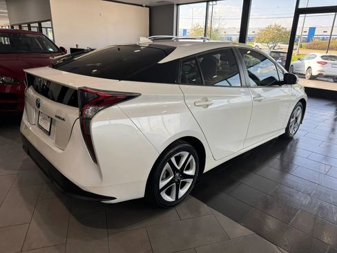 Used 2016 Toyota Prius Four Touring FWD image 4