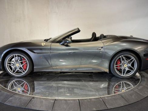 Used 2017 Ferrari California T image 38