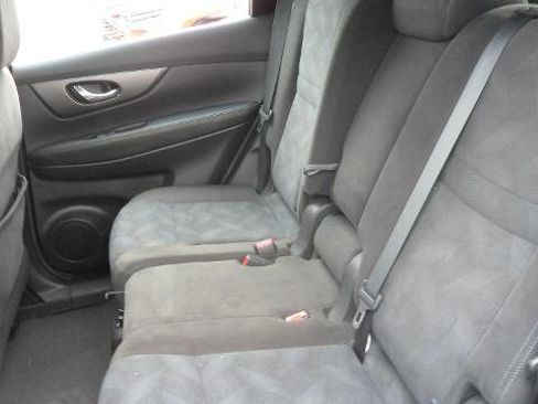 Used 2015 Nissan Rogue S image 14