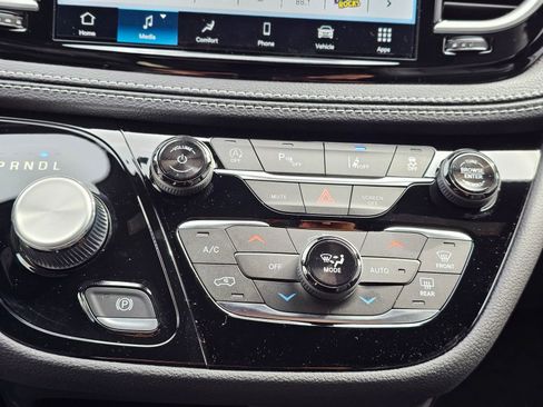 New 2026 Chrysler Pacifica Select image 14