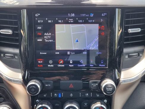 Used 2019 RAM 1500 Laramie AWD/4WD image 14