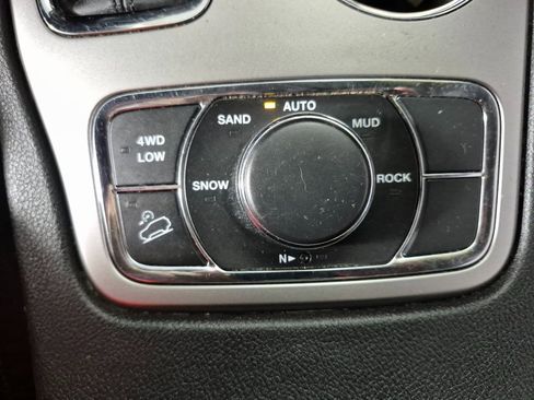 Used 2018 Jeep Grand Cherokee Limited image 25