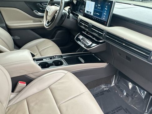 Certified 2023 Lincoln Corsair Reserve w/ Equipment Group 201A image 17