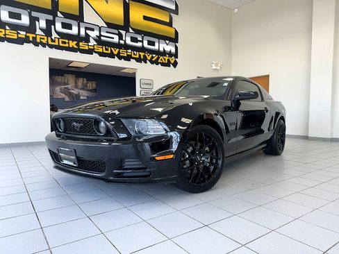 Used 2013 Ford Mustang GT image 2