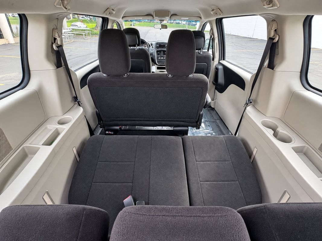 Used 2013 Dodge Grand Caravan American Value Package FWD image 19