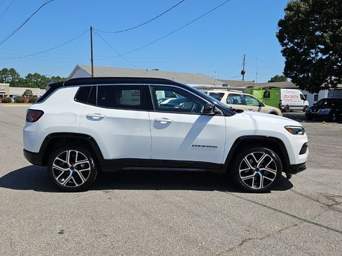 Used 2025 Jeep Compass Limited w/ Elite Group AWD/4WD image 8