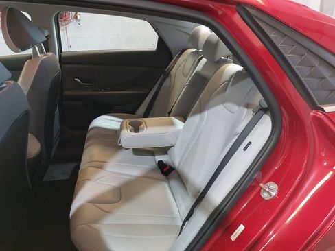 Certified 2025 Hyundai Elantra Limited FWD image 15