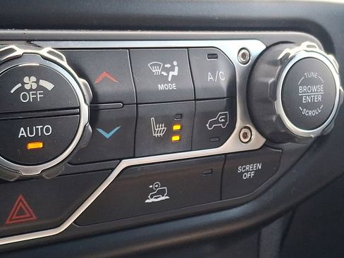 Used 2022 Jeep Wrangler Unlimited Sahara w/ LED Lighting Group AWD/4WD image 23