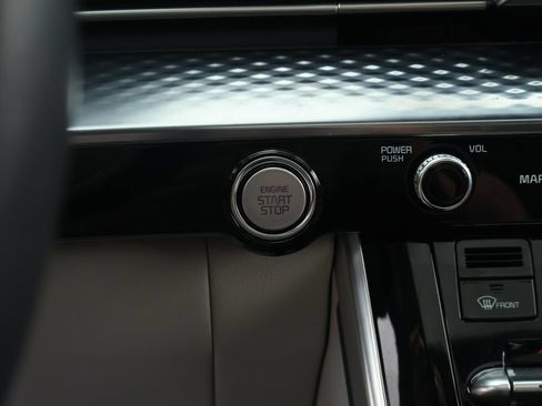 Certified 2024 Kia Carnival SX Prestige FWD image 38