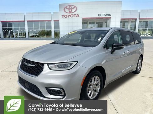 Used 2024 Chrysler Pacifica Touring-L FWD image 7
