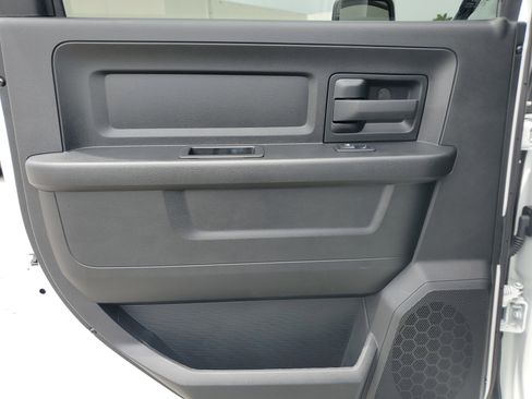 Used 2024 RAM 2500 Tradesman w/ Chrome Appearance Group image 28