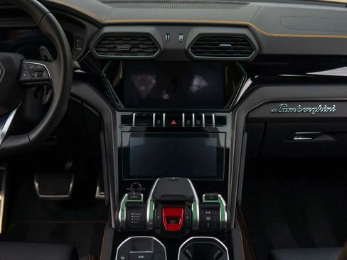 Used 2024 Lamborghini Urus S AWD/4WD image 38