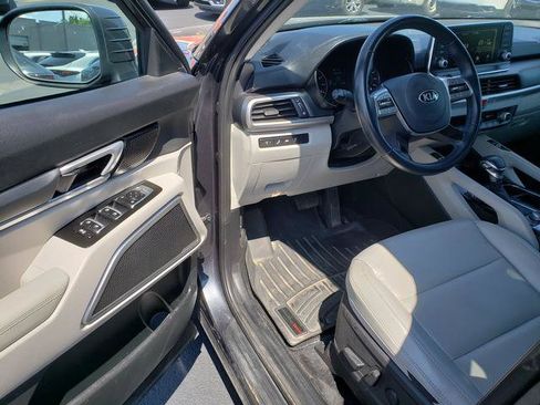 Used 2020 Kia Telluride S w/ S 8 Passenger Seating Package AWD/4WD image 11