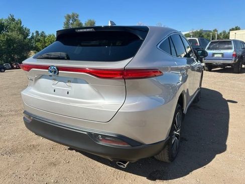 Used 2023 Toyota Venza LE AWD/4WD image 7