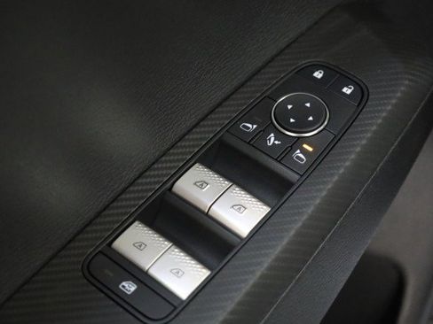 New 2025 Mitsubishi Outlander SE image 10