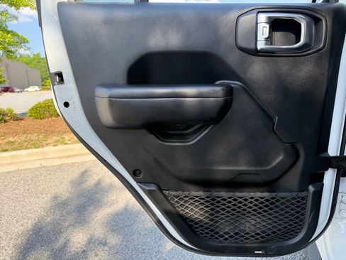 Used 2018 Jeep Wrangler Unlimited Sport S AWD/4WD image 44