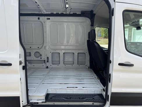 Used 2023 Ford Transit 250 Medium Roof image 19