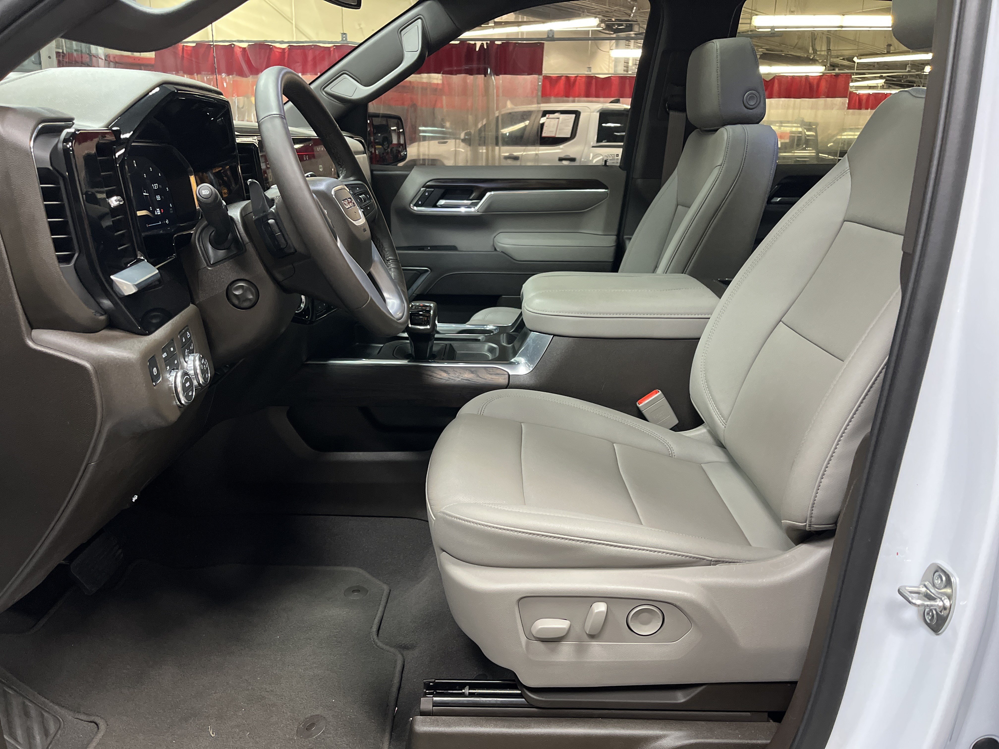Used 2026 GMC Sierra 1500 SLT w/ SLT Premium Plus Package AWD/4WD image 16