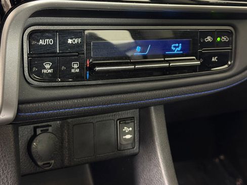 Used 2017 Toyota Corolla SE w/ Carpet Mat Package (TMS) image 17