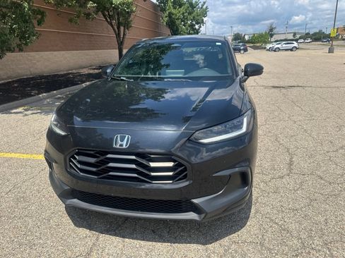 Used 2024 Honda HR-V Sport image 11