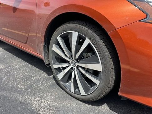 Used 2021 Nissan Altima 2.5 SR w/ SR Premium Package AWD/4WD image 3