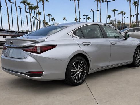 Used 2025 Lexus ES 300h w/ Premium Package FWD image 6