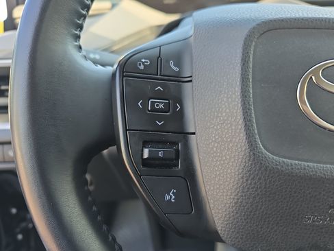 Used 2024 Toyota Prius LE FWD image 17