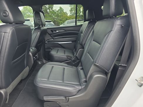 Used 2026 Chevrolet Traverse LT FWD image 11