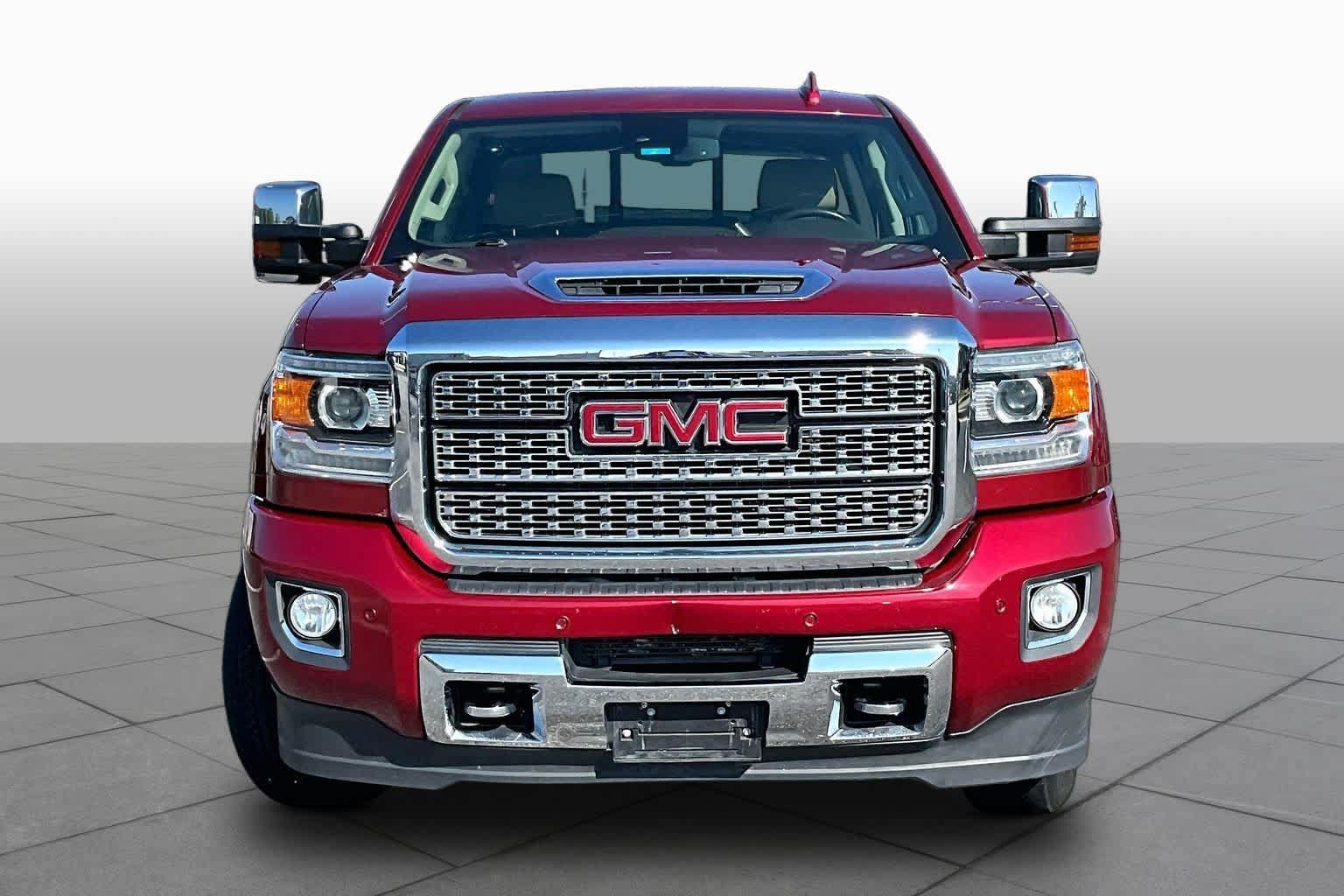 Used 2018 GMC Sierra 2500 Denali w/ Duramax Plus Package AWD/4WD image 4