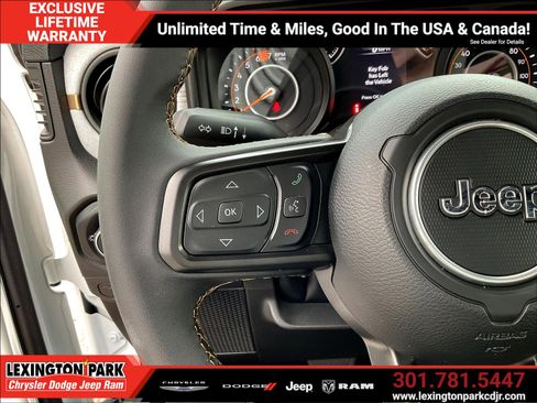 Used 2025 Jeep Wrangler Unlimited Sport AWD/4WD image 11
