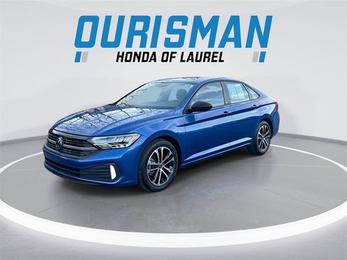 Used 2024 Volkswagen Jetta Sport image 4