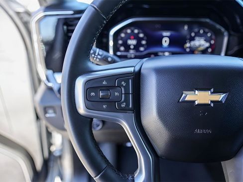 Used 2025 Chevrolet Silverado 2500 LTZ w/ LTZ Convenience Package image 12