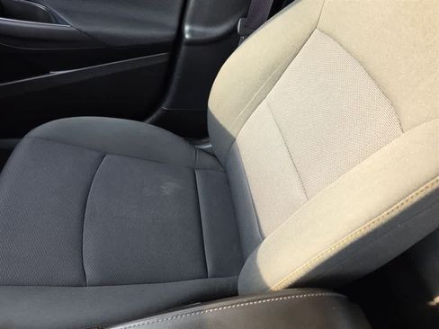 Used 2017 Chevrolet Cruze LS FWD image 25