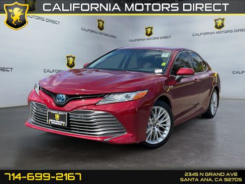 Used 2018 Toyota Camry XLE FWD image 1