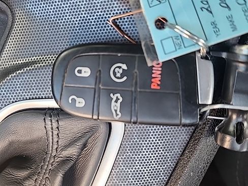 Used 2017 Dodge Charger SXT image 24