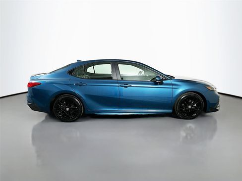 Used 2025 Toyota Camry SE image 8