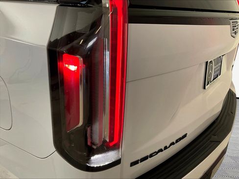 Used 2021 Cadillac Escalade Sport AWD/4WD image 23