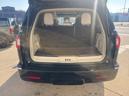 Used 2021 Lincoln Navigator Reserve w/ Luxury Package image 11