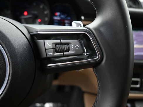 Certified 2025 Porsche Macan AWD/4WD image 15