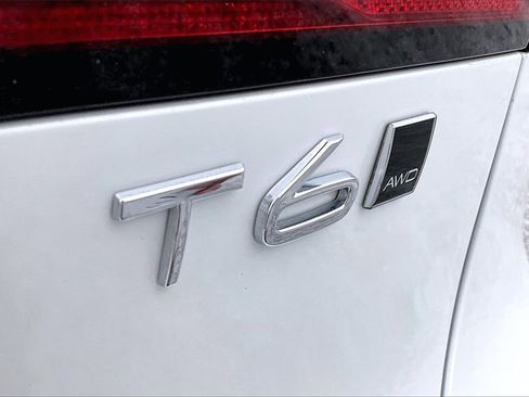 Used 2021 Volvo V90 T6 Cross Country image 23