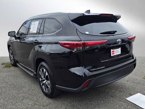 Certified 2022 Toyota Highlander XLE image 5
