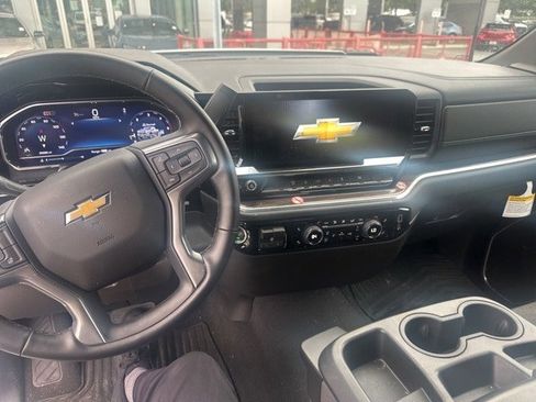 Used 2025 Chevrolet Silverado 2500 LT w/ Convenience Package image 14