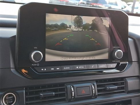 Used 2024 Nissan Pathfinder S image 21