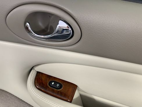 Used 2001 Jaguar XK8 Convertible RWD image 33