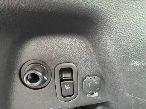 Used 2016 Subaru Forester 2.5i Touring w/ Eyesight & Navigation System image 19