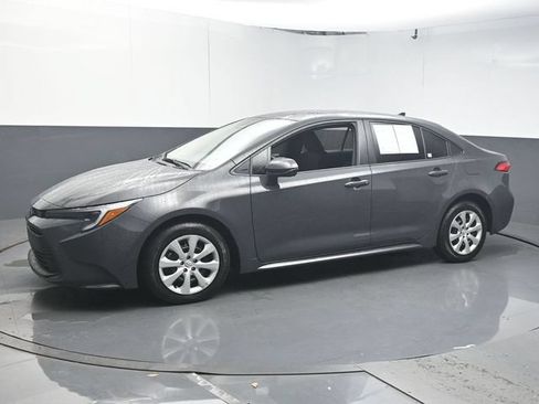 Used 2025 Toyota Corolla LE w/ Convenience Package FWD image 4
