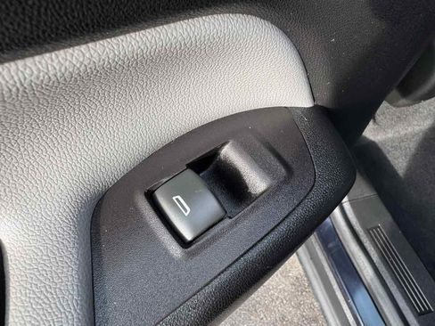 Used 2020 Chevrolet Equinox LS image 39