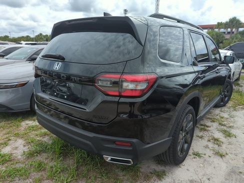 Used 2025 Honda Pilot Sport image 10